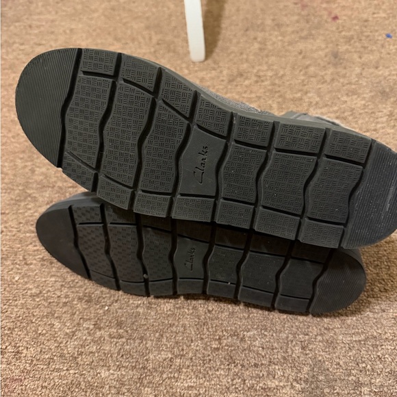 Gray Suede Women's 8.5 Boots with Faux Fur Lining - Picture 3 of 3